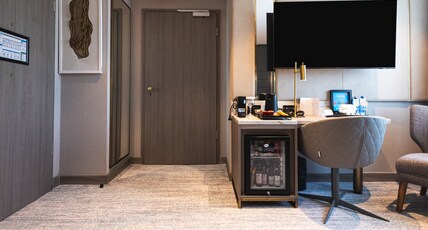 Crowne Plaza CONSTANTA - MAMAIA BEACH Room Type - 1 Queen Accessible Side Lake View