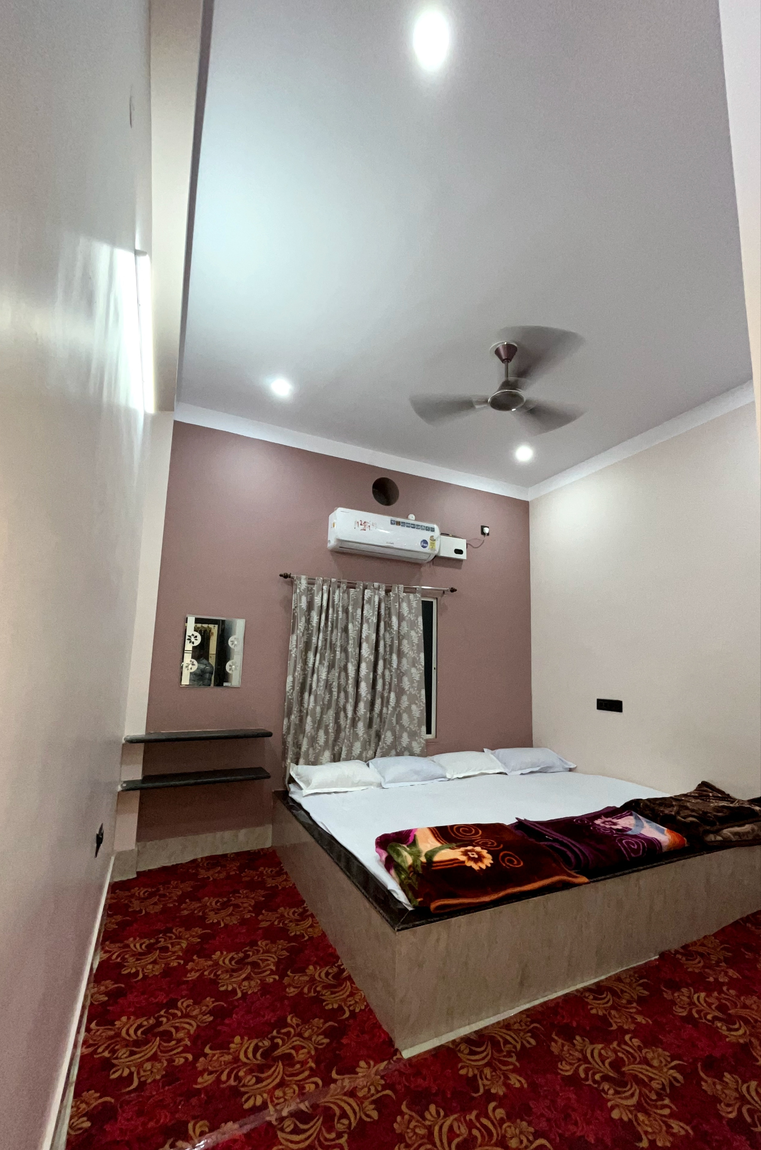 Hotel Lakhdatar vivaah bhawan - Tap to explore photos