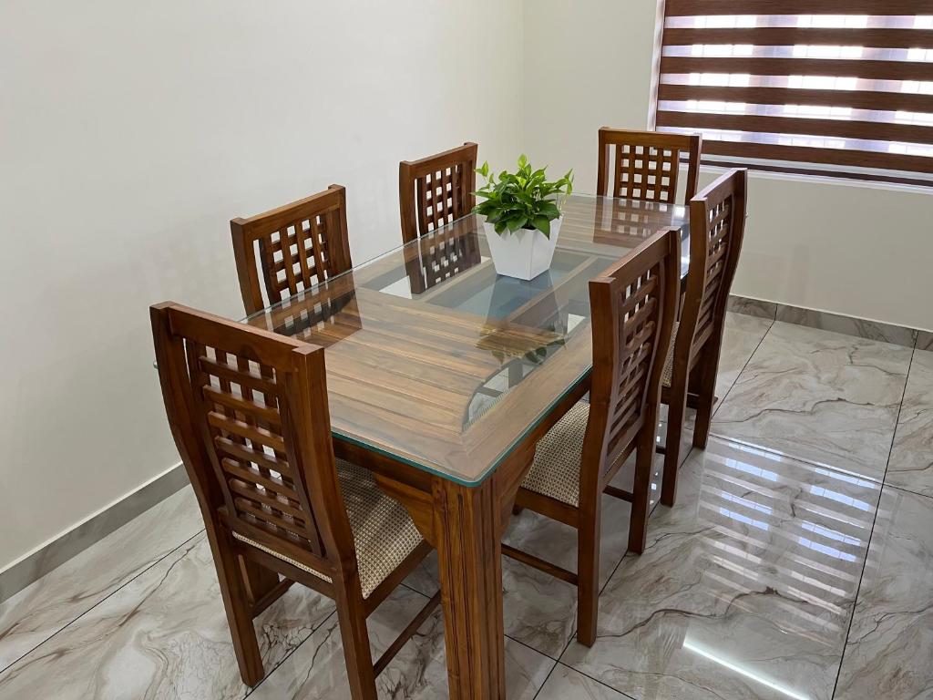Solomon 3bedroom Apartments Alappuzha beach - Tap to explore photos