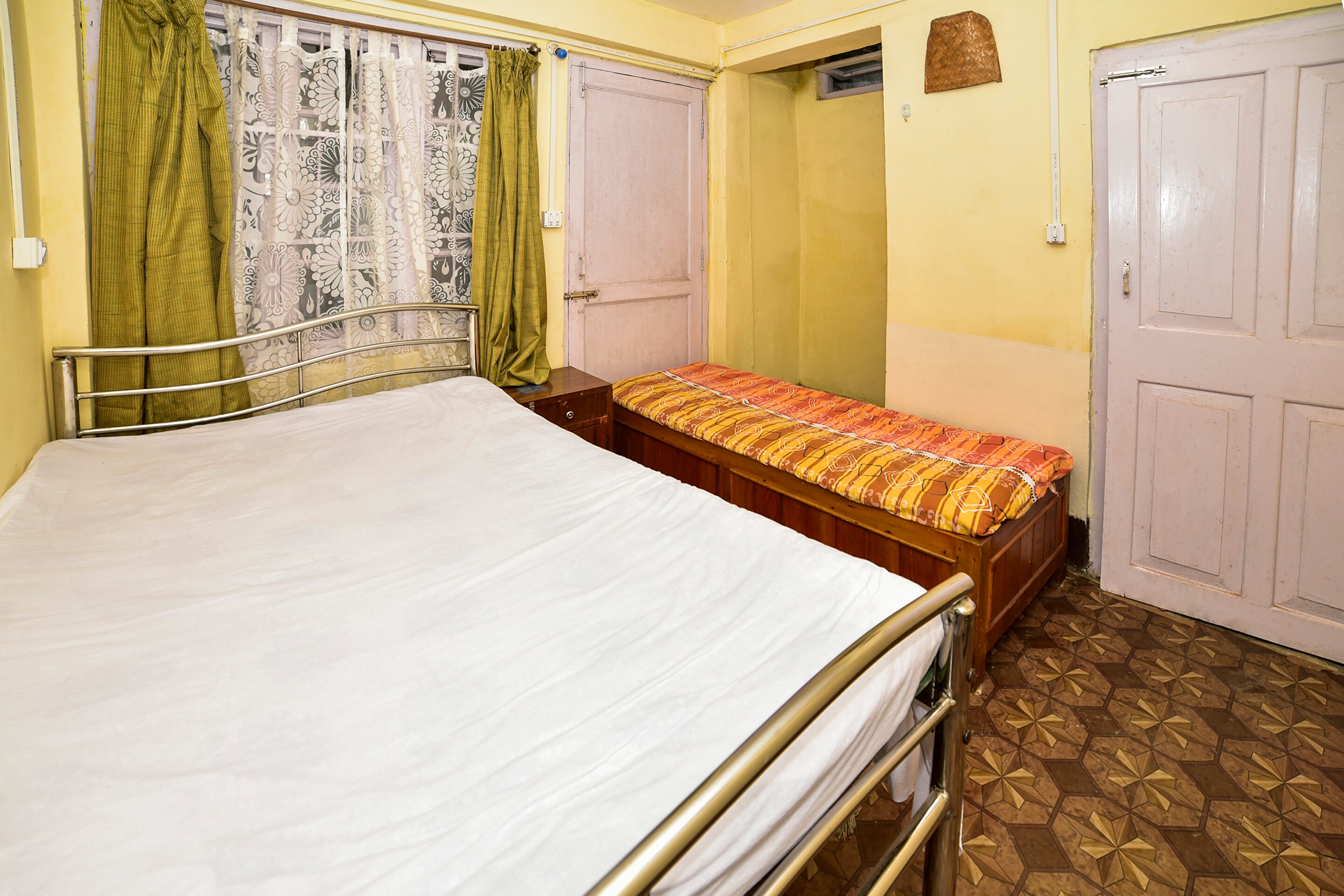 Hideout Homestay Budget - Tap to explore photos