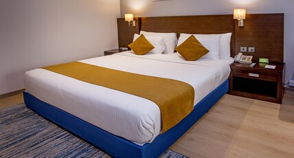 Best Western Premier Muscat Room Type - Suite-1 King Bed, Smoking Room, Mountain View, Sofa, Wi-Fi