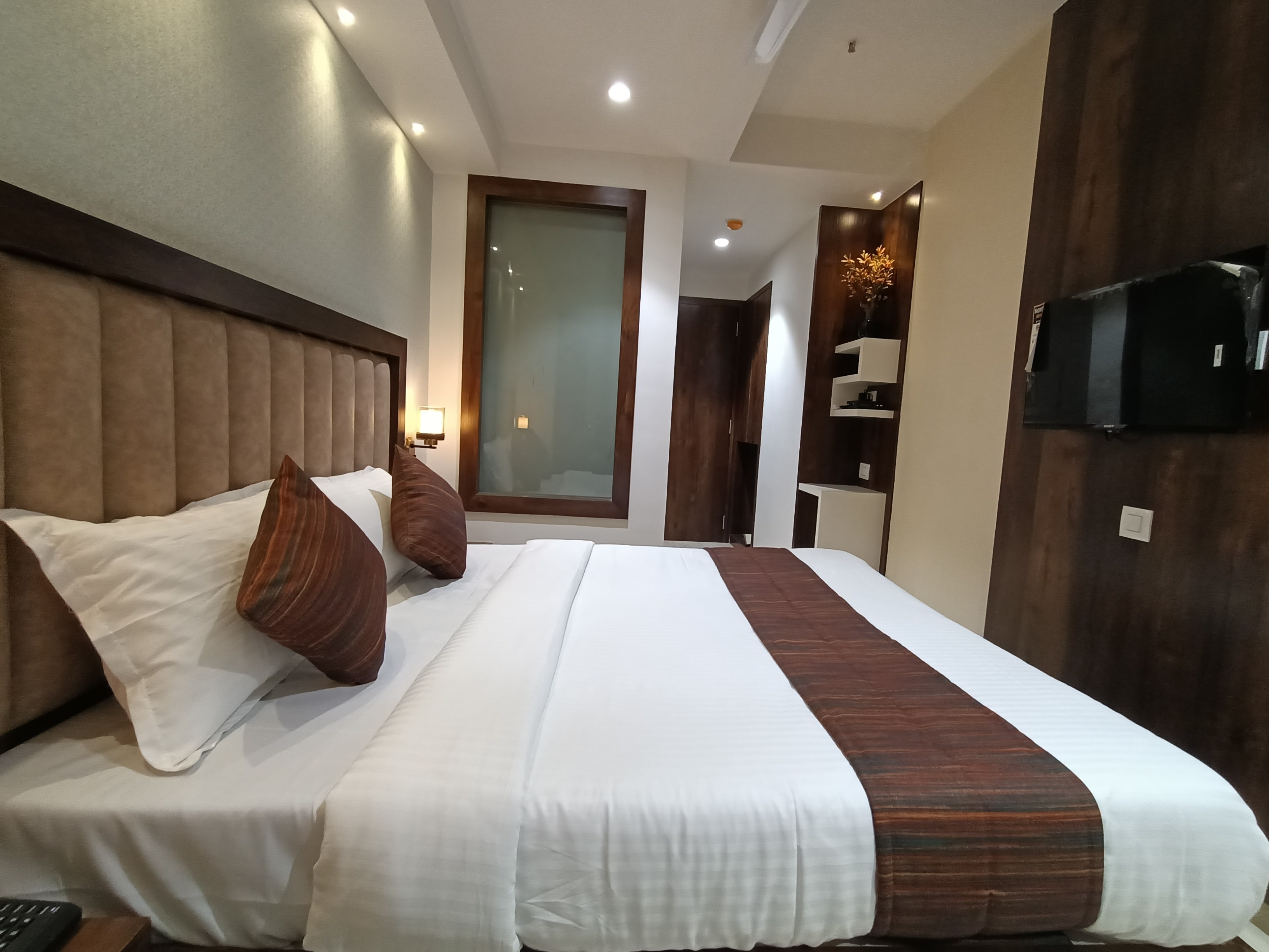 Hotel Saffron Inn Thane West - Tap to explore photos