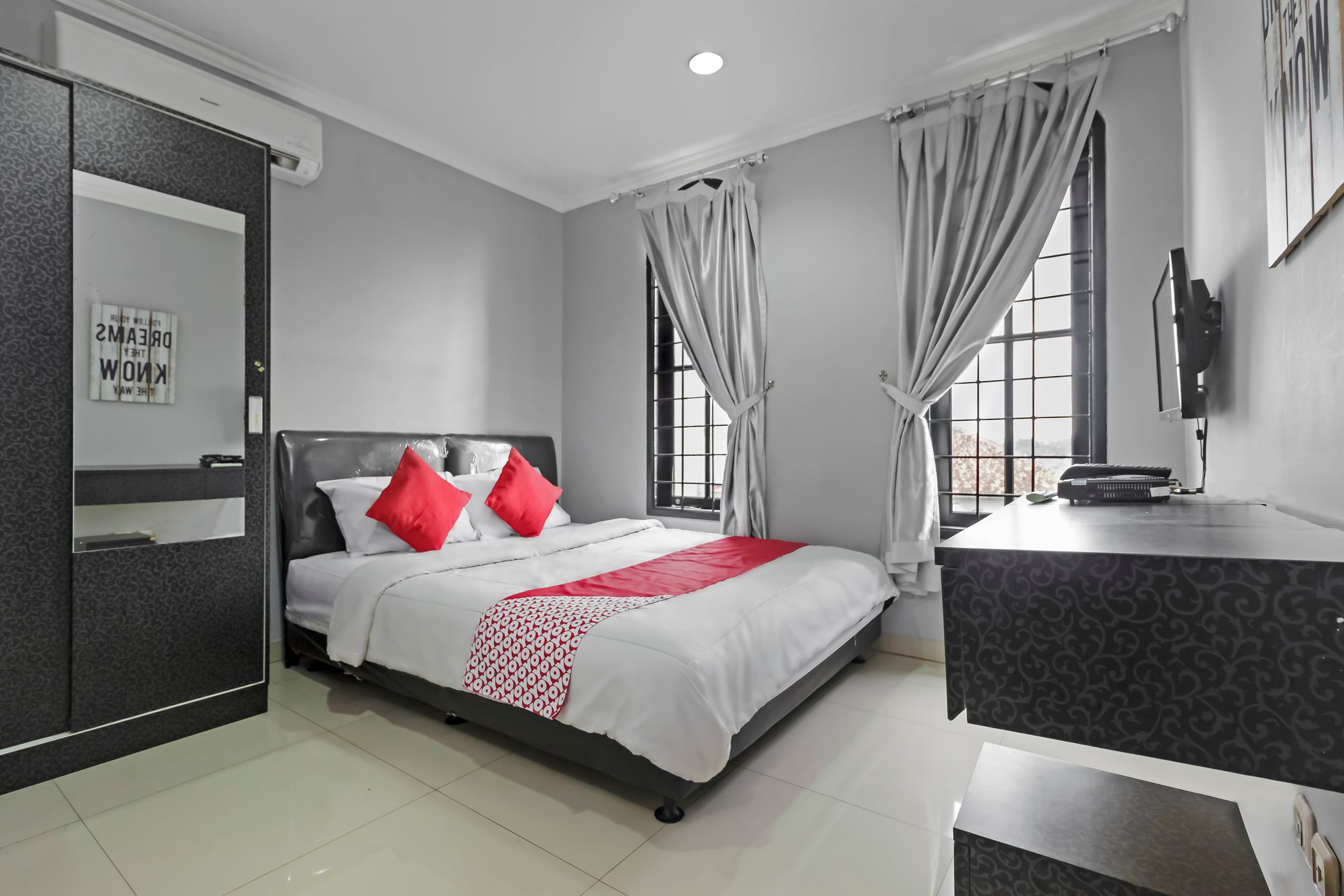 Collection O Pondok Indah Near Gandaria City Formerly Lamaison Residence - Tap to explore photos