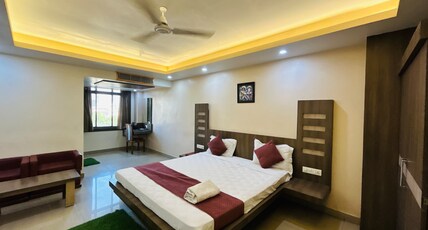 Hotel Saraswati Inn Room Type - Saraswati Super Deluxe AC room Hotel Saraswati Inn Room Type - Saraswati Super Deluxe AC room