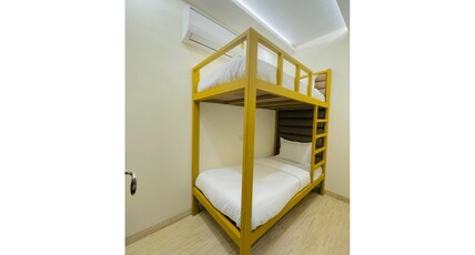 S.B.D. Hotel Room Type - Cozy Cabin Bedroom Bunk Bed (Shared Washroom)