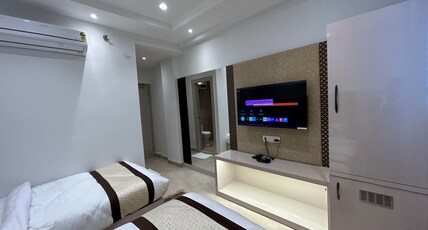 Hotel President Room Type - Deluxe Twin Bed