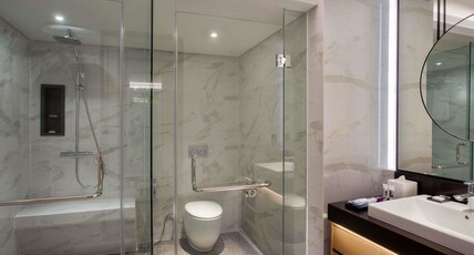 Mercure Jakarta Batavia Room Type - Privilege Luxe Room with 2 single beds