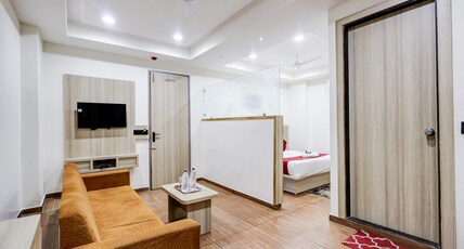 HOTEL LEE PARAMOUNT Room Type - suite with bathtub room