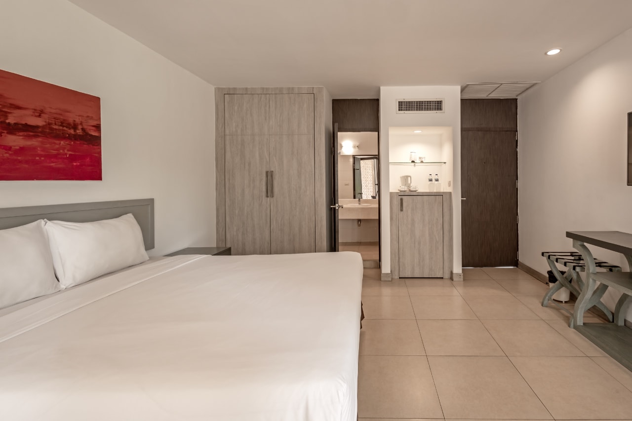 Hotel Tropicana Pattaya - Tap to explore photos
