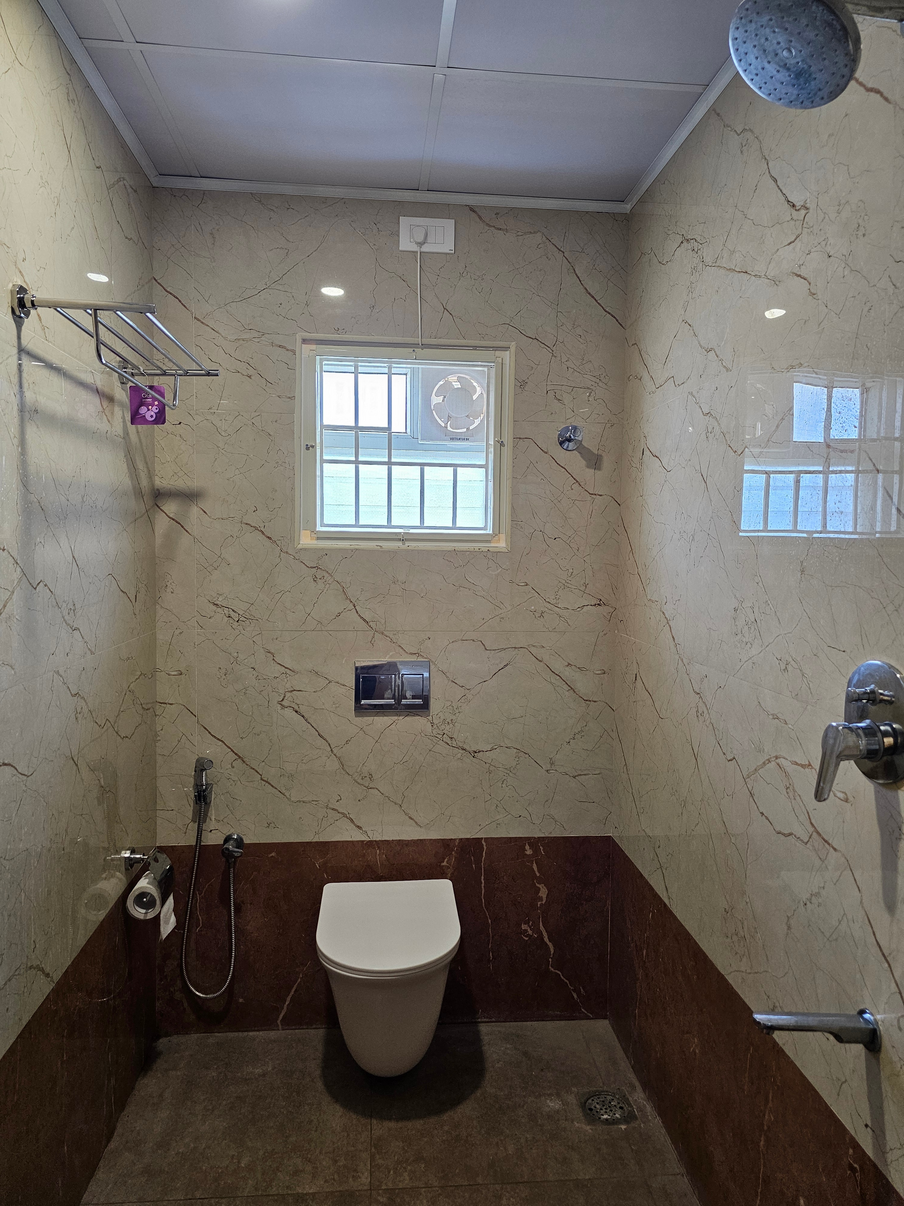 Clinton's Praetorium Inn - Tap to explore photos