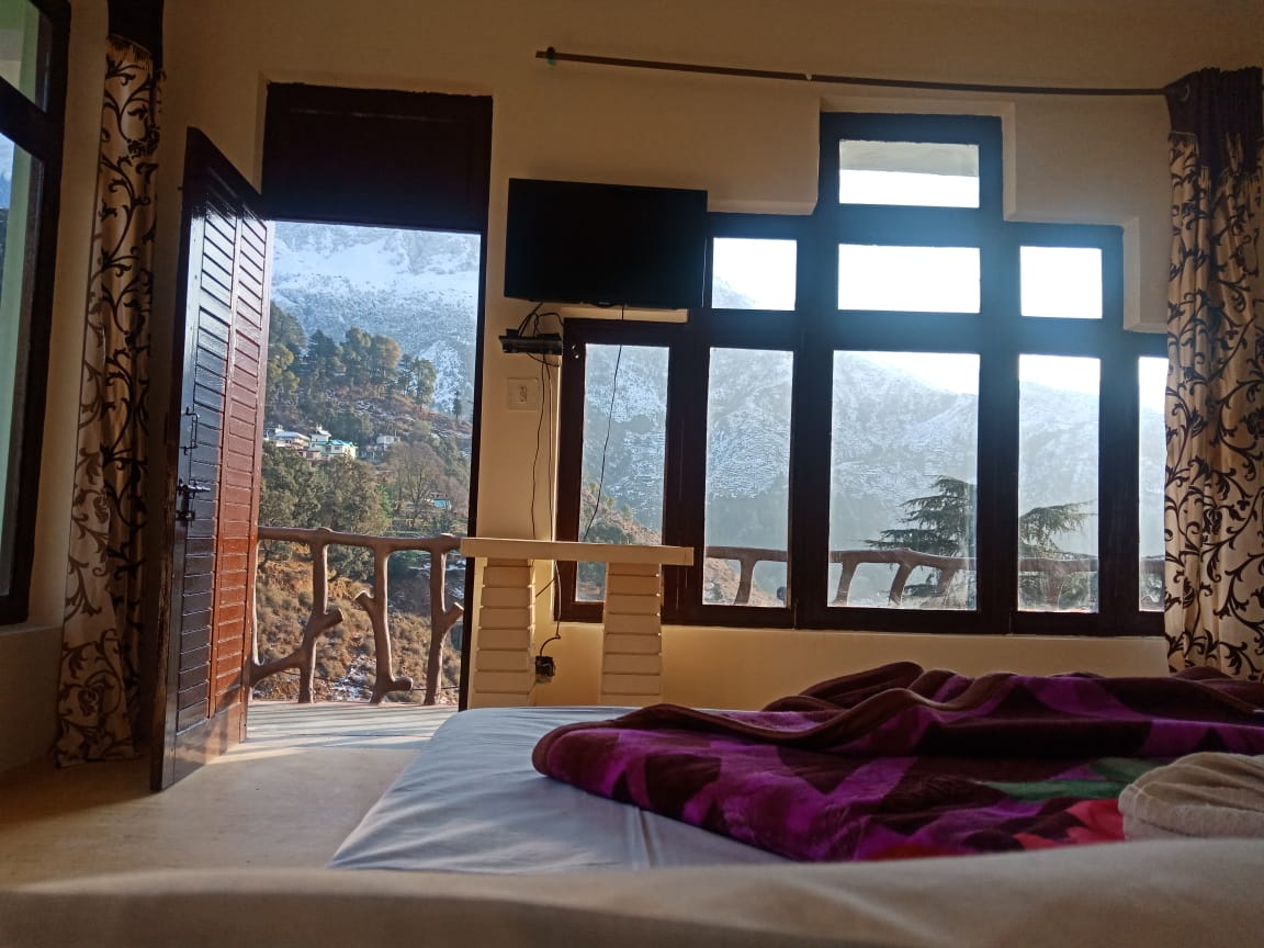 Hotel Pine Spring - Tap to explore photos