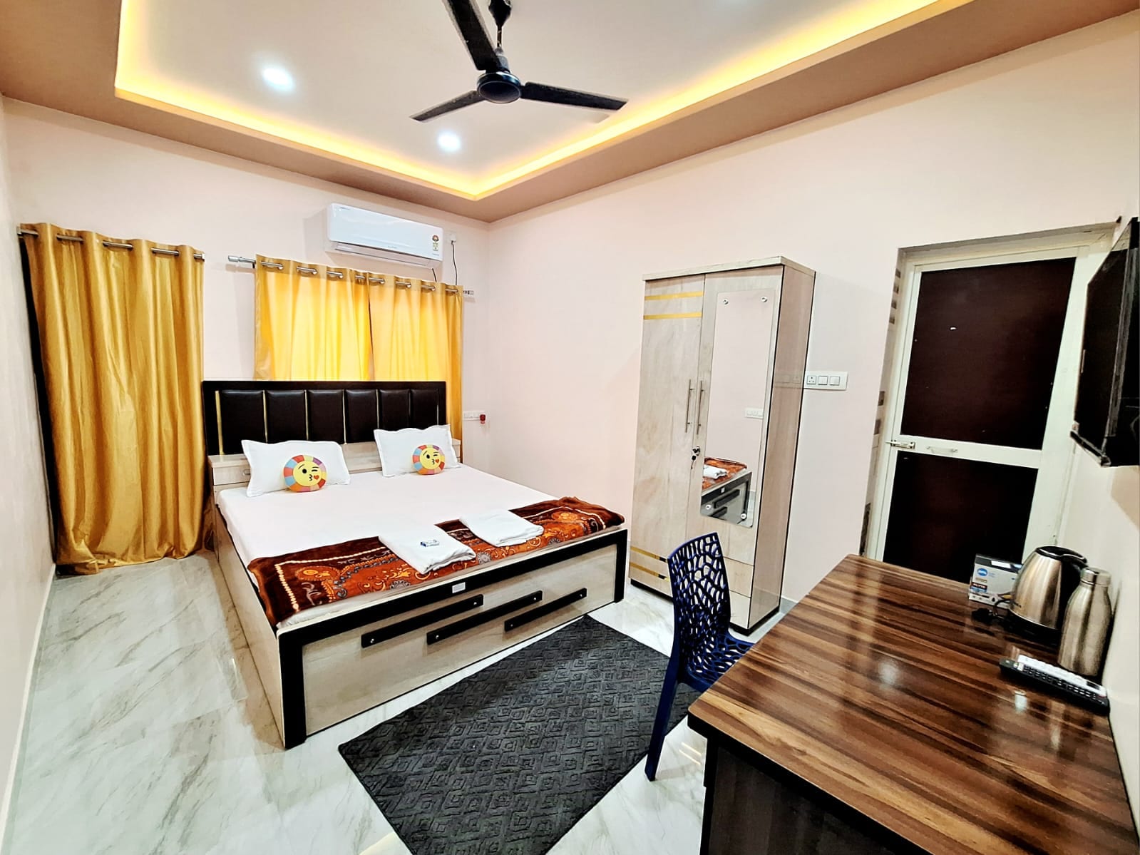 Mona Homestay Sambalpur - Tap to explore photos