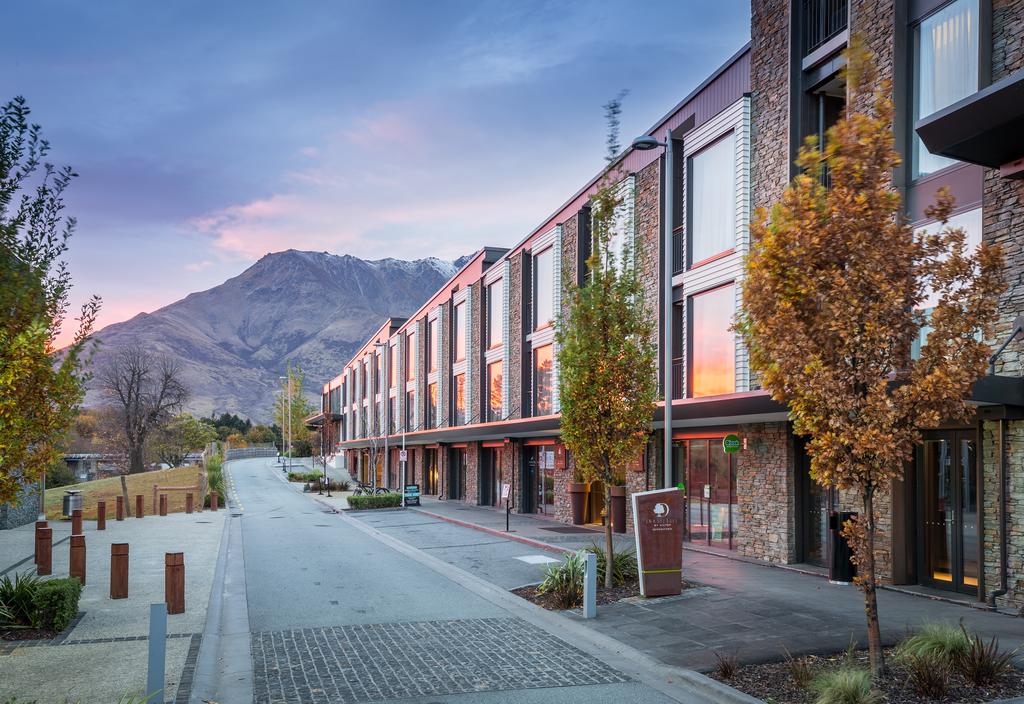 DoubleTree by Hilton Queenstown - Tap to explore photos