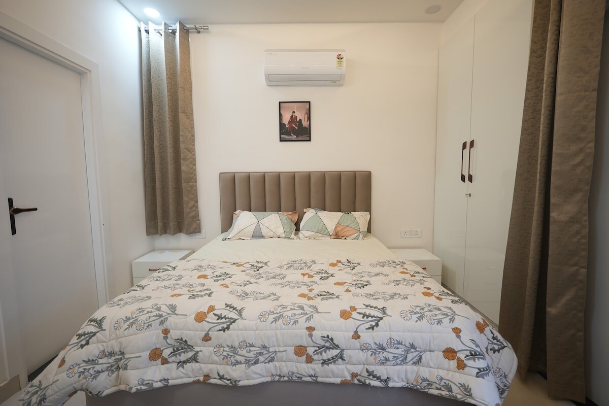 The White House 3BHK Near Taj Mahal Agra Stay - Tap to explore photos