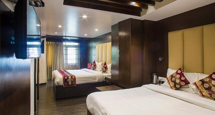 Hotel Shiwalik Regency - The Mall Road Room Type - Family Suite Room (with Balcony and Hill View)- with one way pick up from lift at mall road to hotel