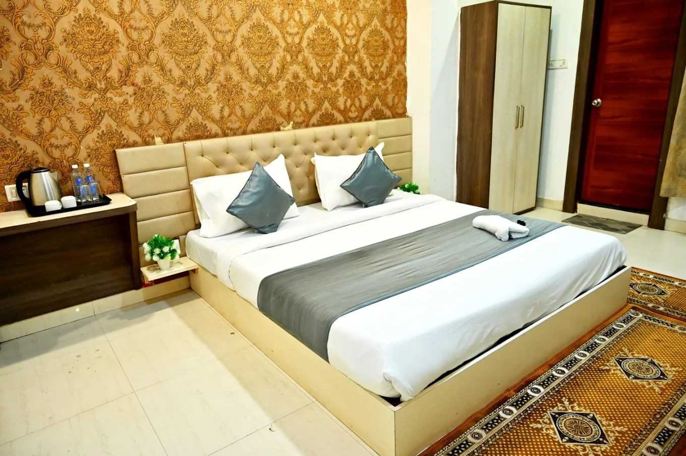 The Dyna Inn Stays Gwalior - Tap to explore photos