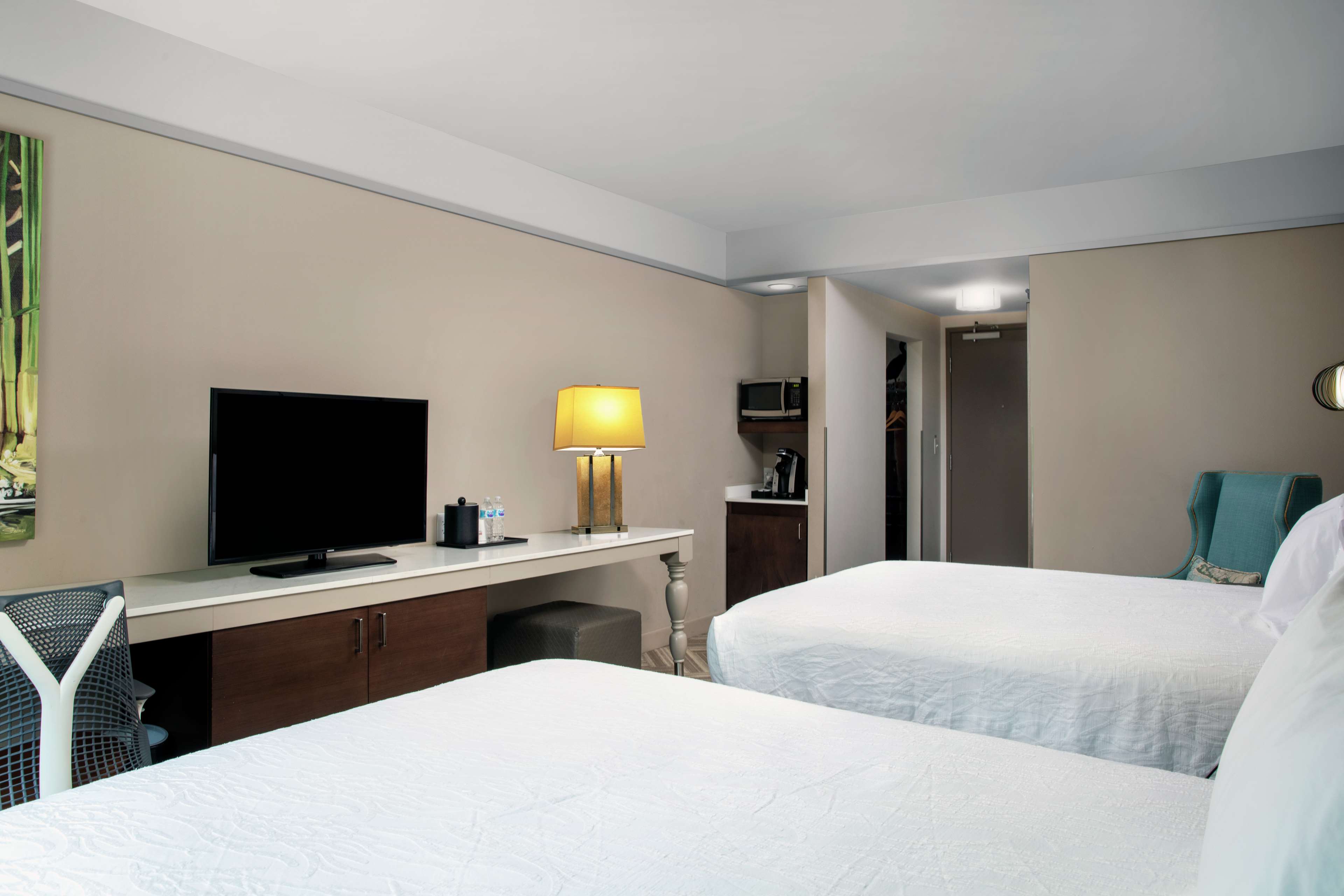 Hilton Garden Inn Mobile Downtown - Tap to explore photos