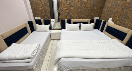Hotel Shree Palace Ujjain Room Type - Deluxe Triple Bed