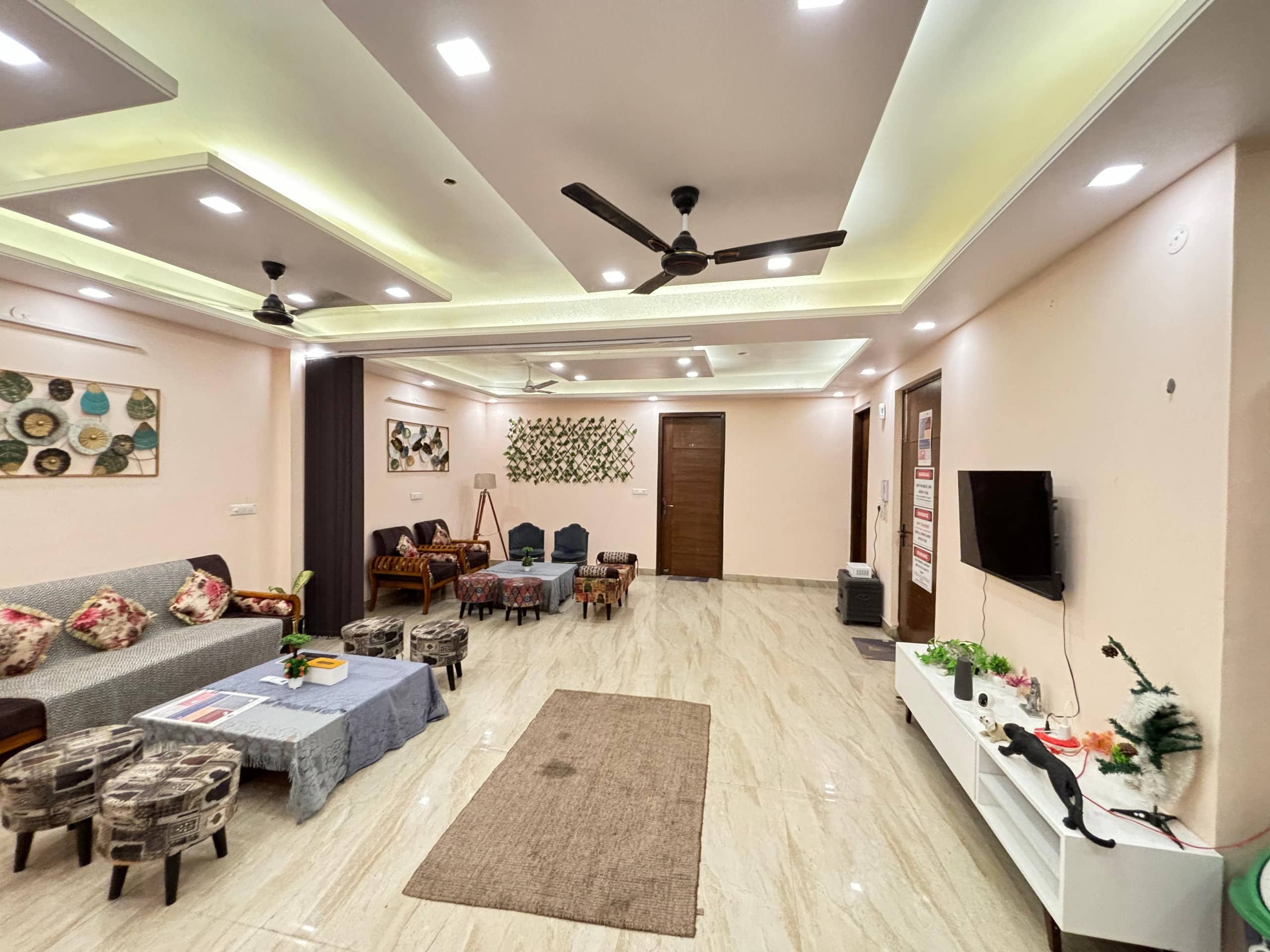 Happy Homezz Spacious Cottage 4BHK - Tap to explore photos