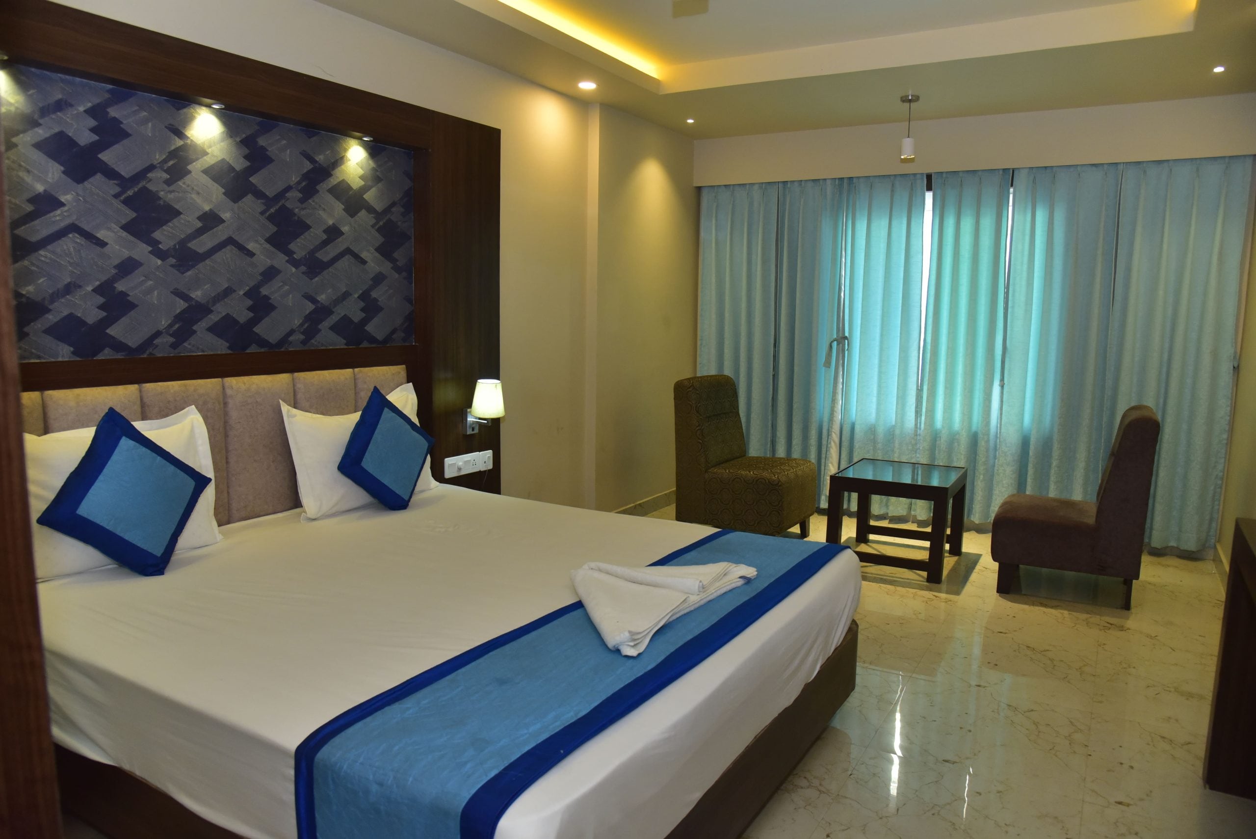 HOTEL AMBIKA PALACE, 150mtrs FROM GOLDEN BEACH - Tap to explore photos
