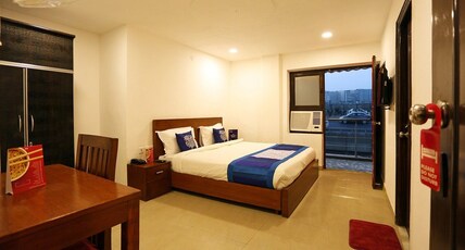 HOTEL RAVIN Room Type - Deluxe Room With Balcony