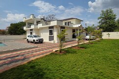 Luxury Villa with Pvt Pool Khopoli