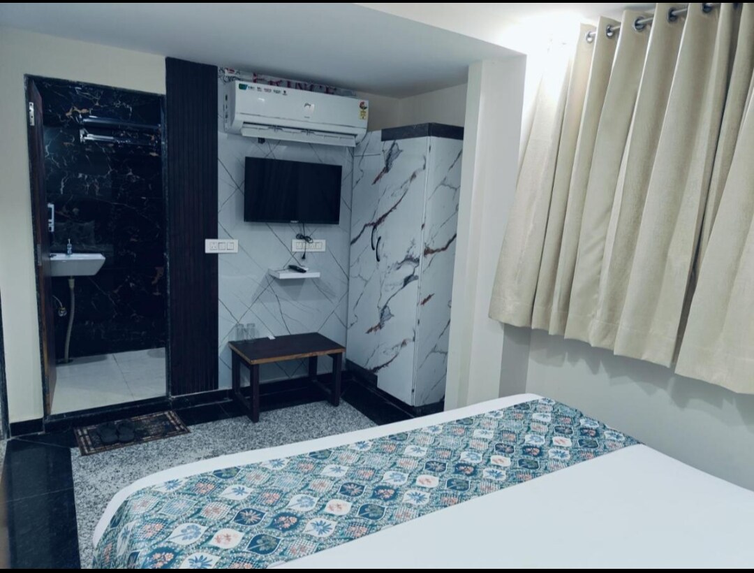 Hotel JMM S14 - Tap to explore photos