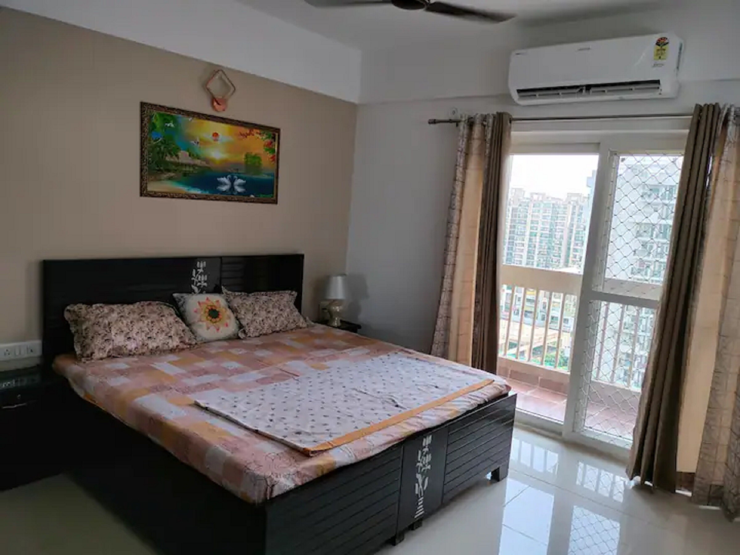 Entire 3BHK Flat for comfortable stay near Expo mart - Tap to explore photos
