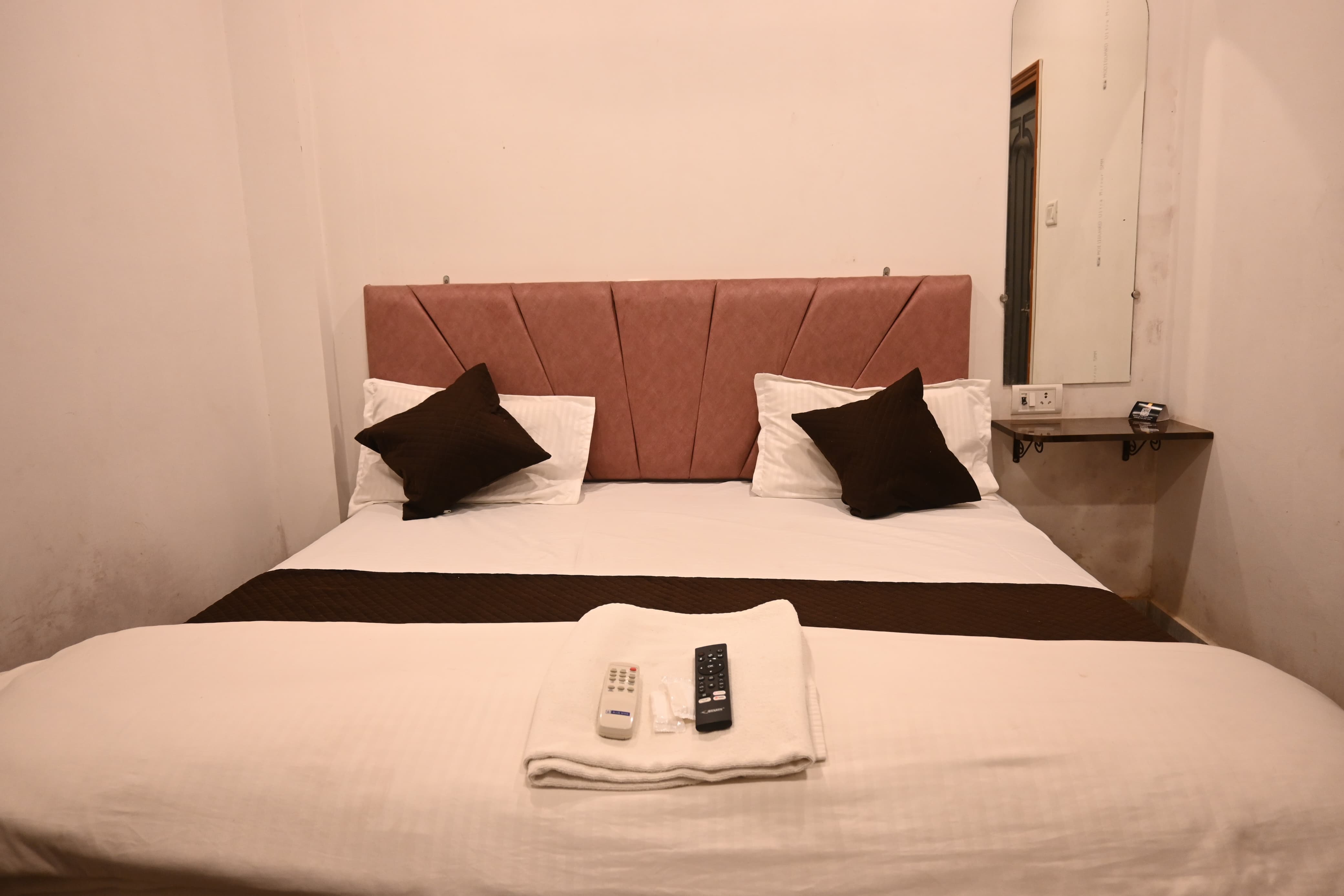 Hotel Maheshwari Villa - Tap to explore photos