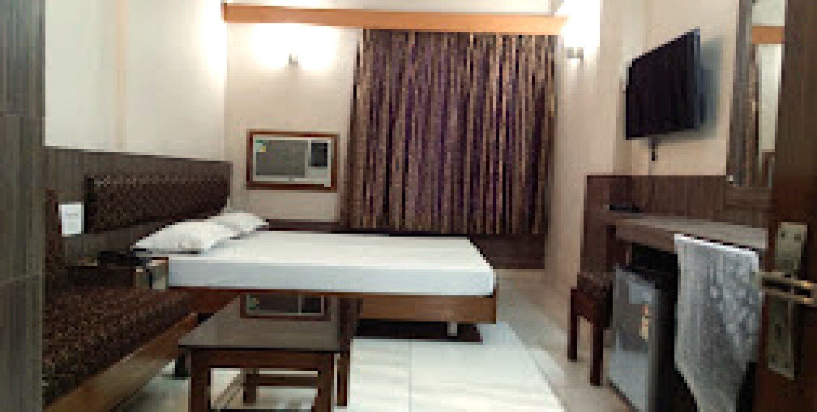 Hotel Divya Palace - Tap to explore photos