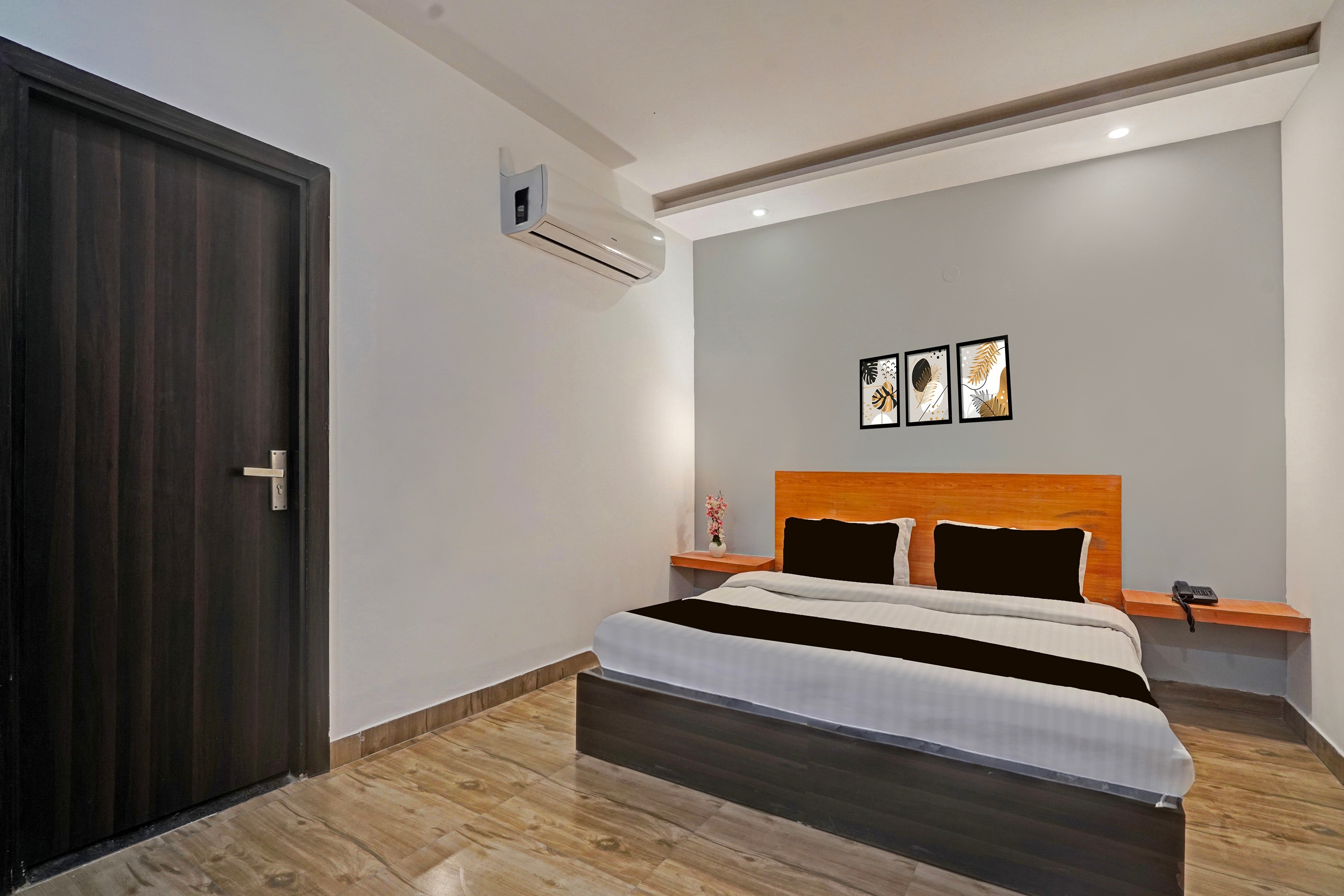 Super Townhouse Sector 9 Gurgaon - Tap to explore photos