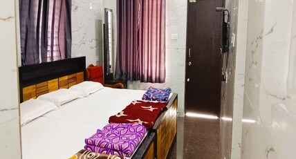 Shwetha Lodge Room Type - 6 Sharing AC Family Room