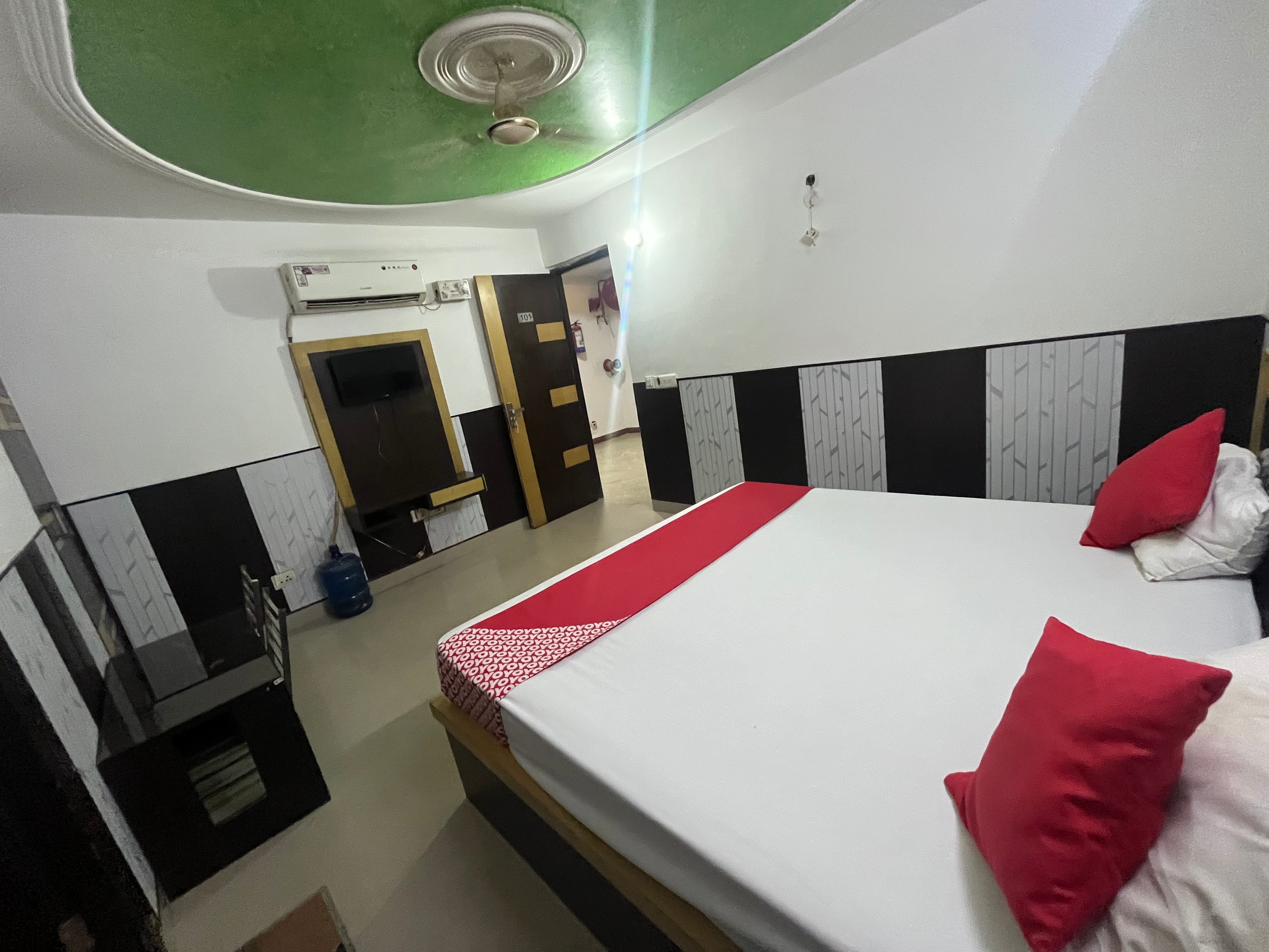 Hotel Grand Father Agra - Tap to explore photos