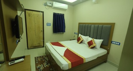 HOTEL UMALAXMI Room Type - Deluxe Room with Air Conditioning
