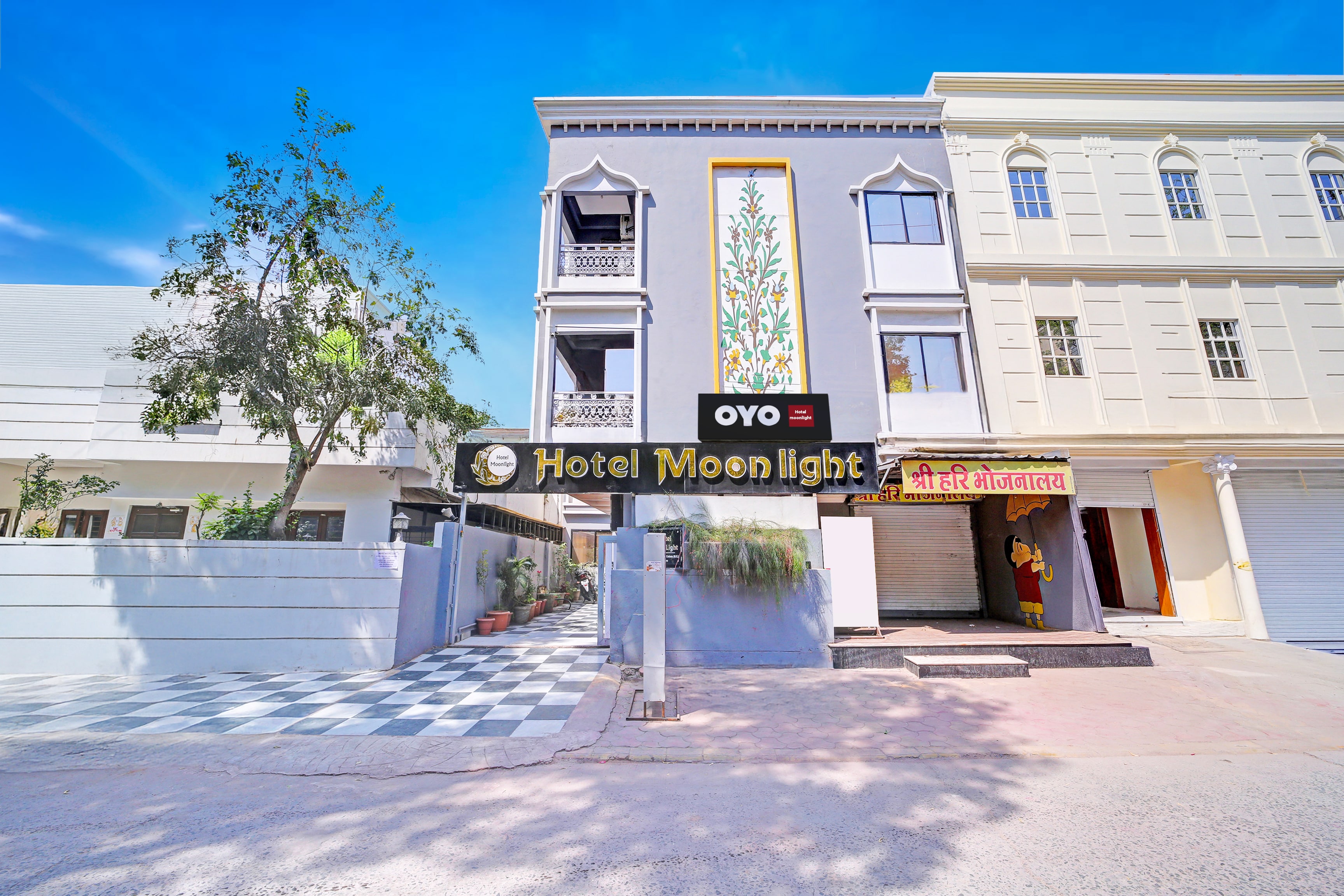 Hotel O Moonlight - Tap to explore photos