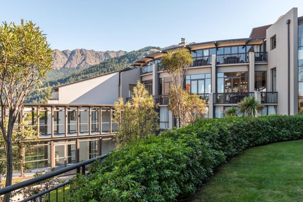 Copthorne Hotel and Resort Queenstown Lakefront - Tap to explore photos