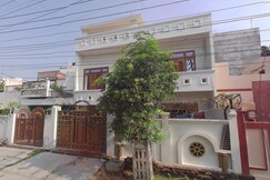 Om Kashi Villa