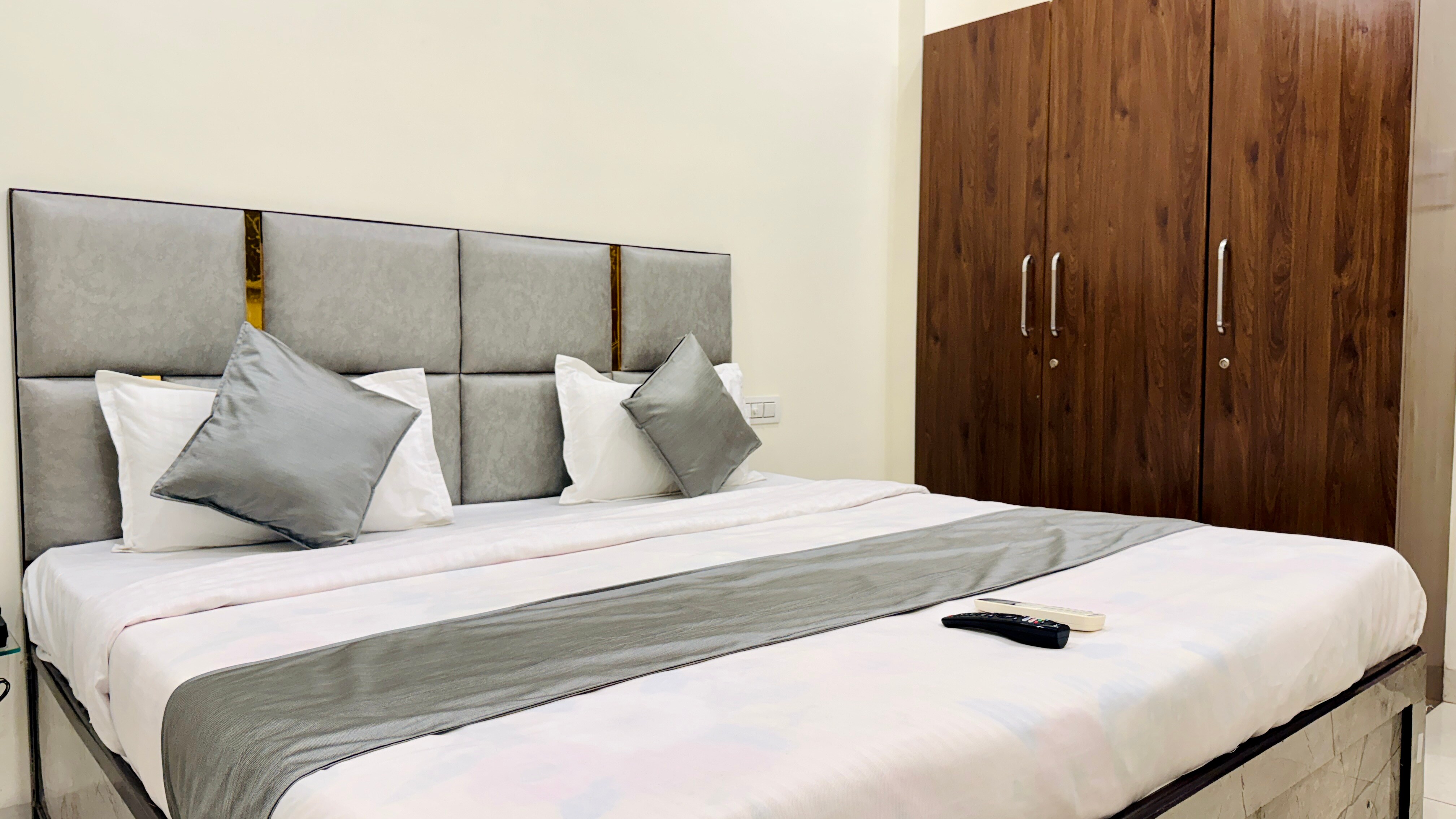 Hotel Parth Inn - Tap to explore photos