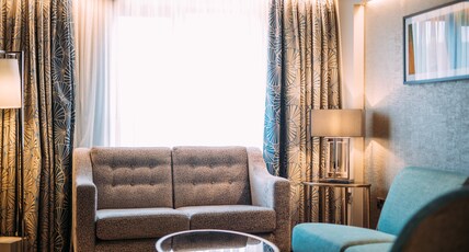 Crowne Plaza BELFAST Room Type - 1 King One Bedroom Suite Sofa Bed Crowne Plaza BELFAST Room Type - 1 King One Bedroom Suite Sofa Bed