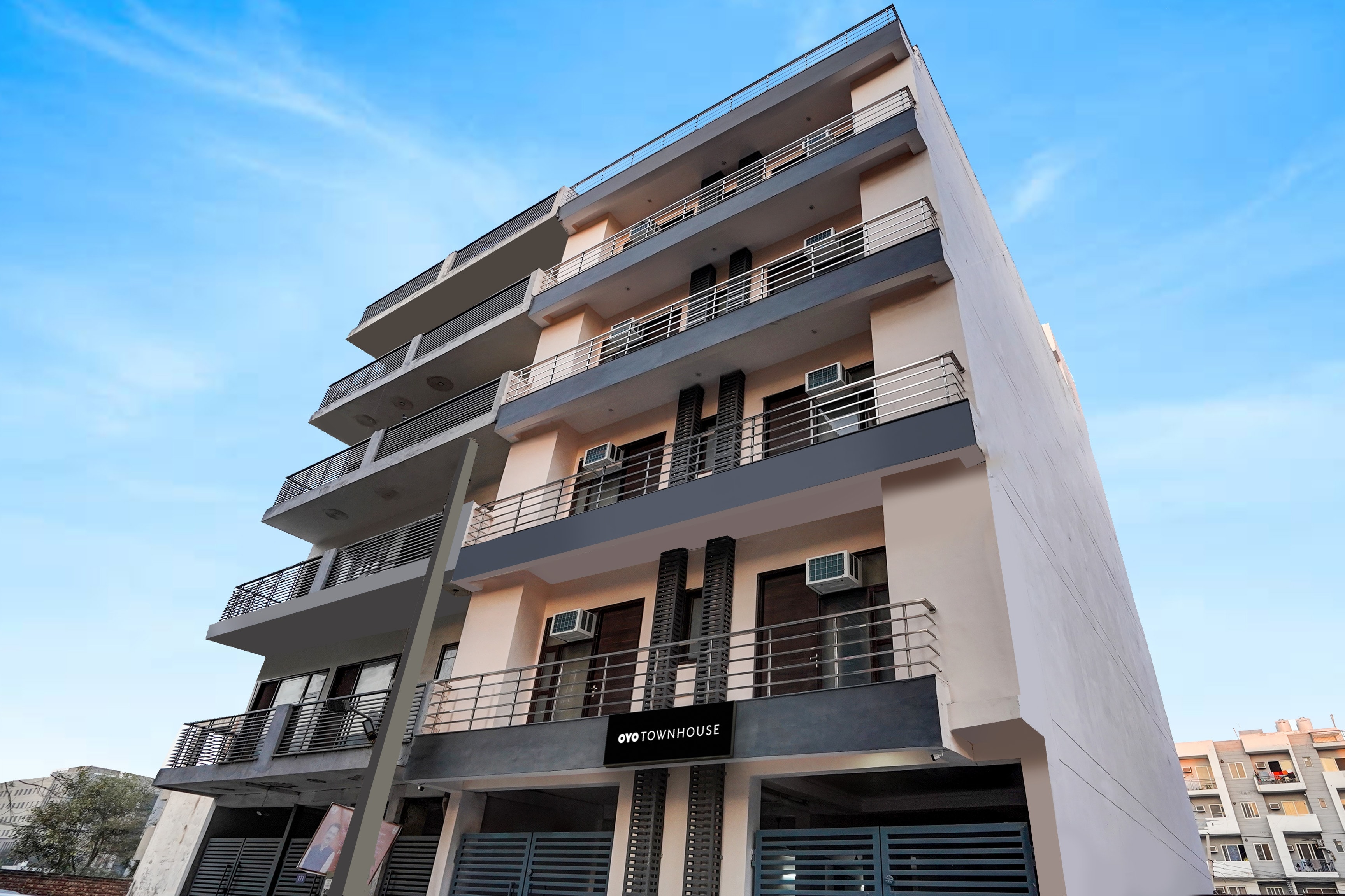 Super Townhouse Cloud Bay - Tap to explore photos