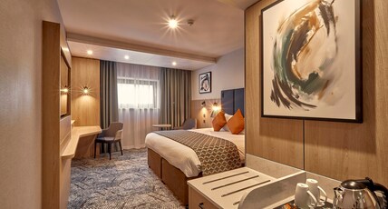 Crowne Plaza READING EAST Room Type - 1 King Bed Standard Accessible