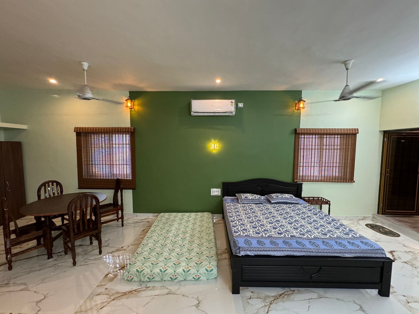 Boss Homestay - Tap to explore photos