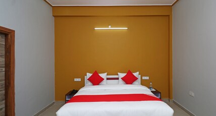 Hotel O SUNSHINE Room Type - Classic with Balcony