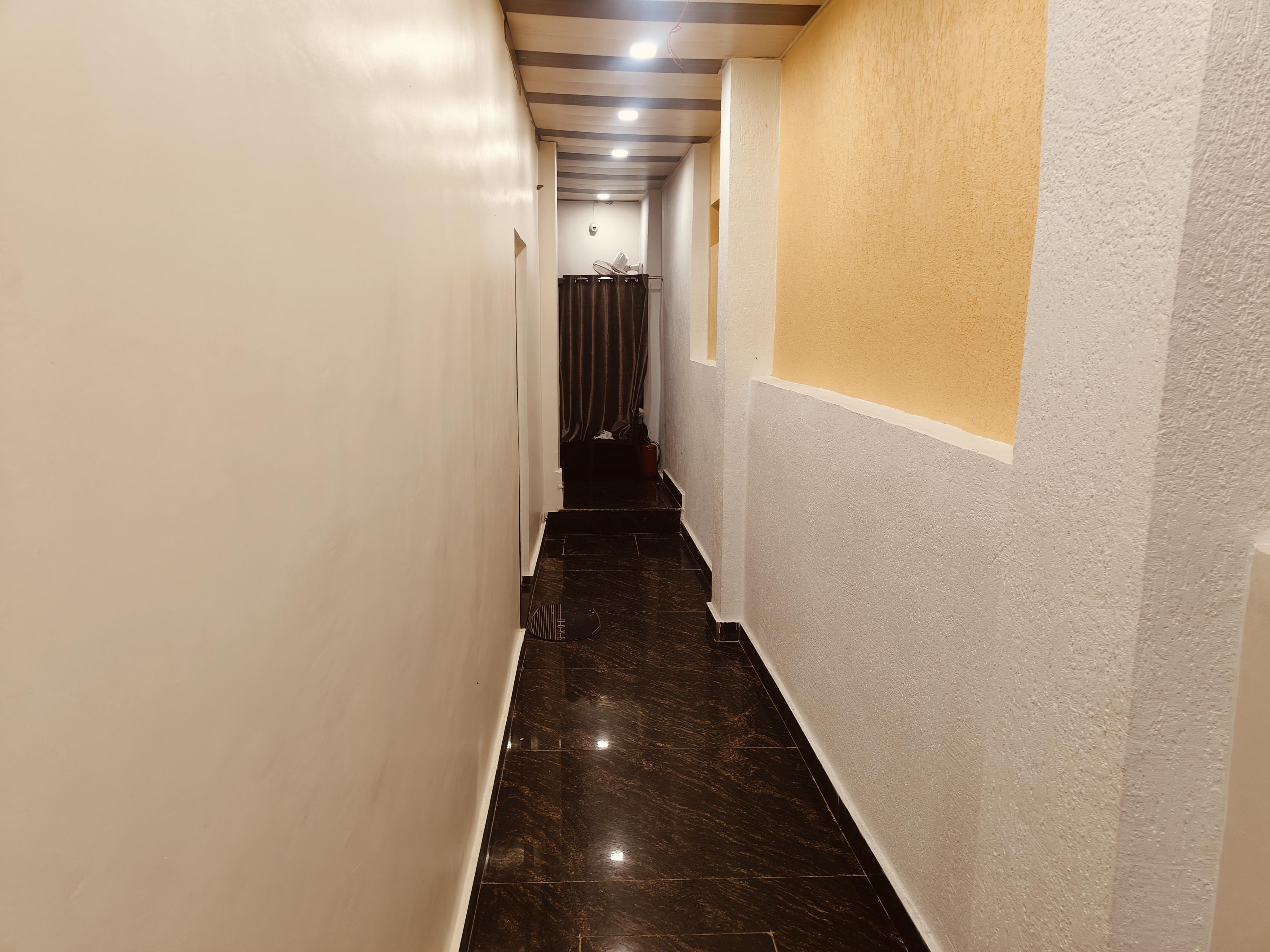 Shri ShivDarshan Guest House - Tap to explore photos