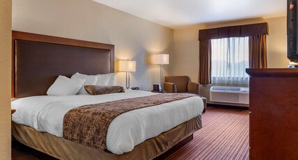 Best Western Plus Sparta Trail Lodge Room Type - Accessible - 1 King, Mobility Accessible, Bathtub, Microwave And Refrigerator, Non-Smoking, Full Bre Best Western Plus Sparta Trail Lodge Room Type - Accessible - 1 King, Mobility Accessible, Bathtub, Microwave And Refrigerator, Non-Smoking, Full Bre