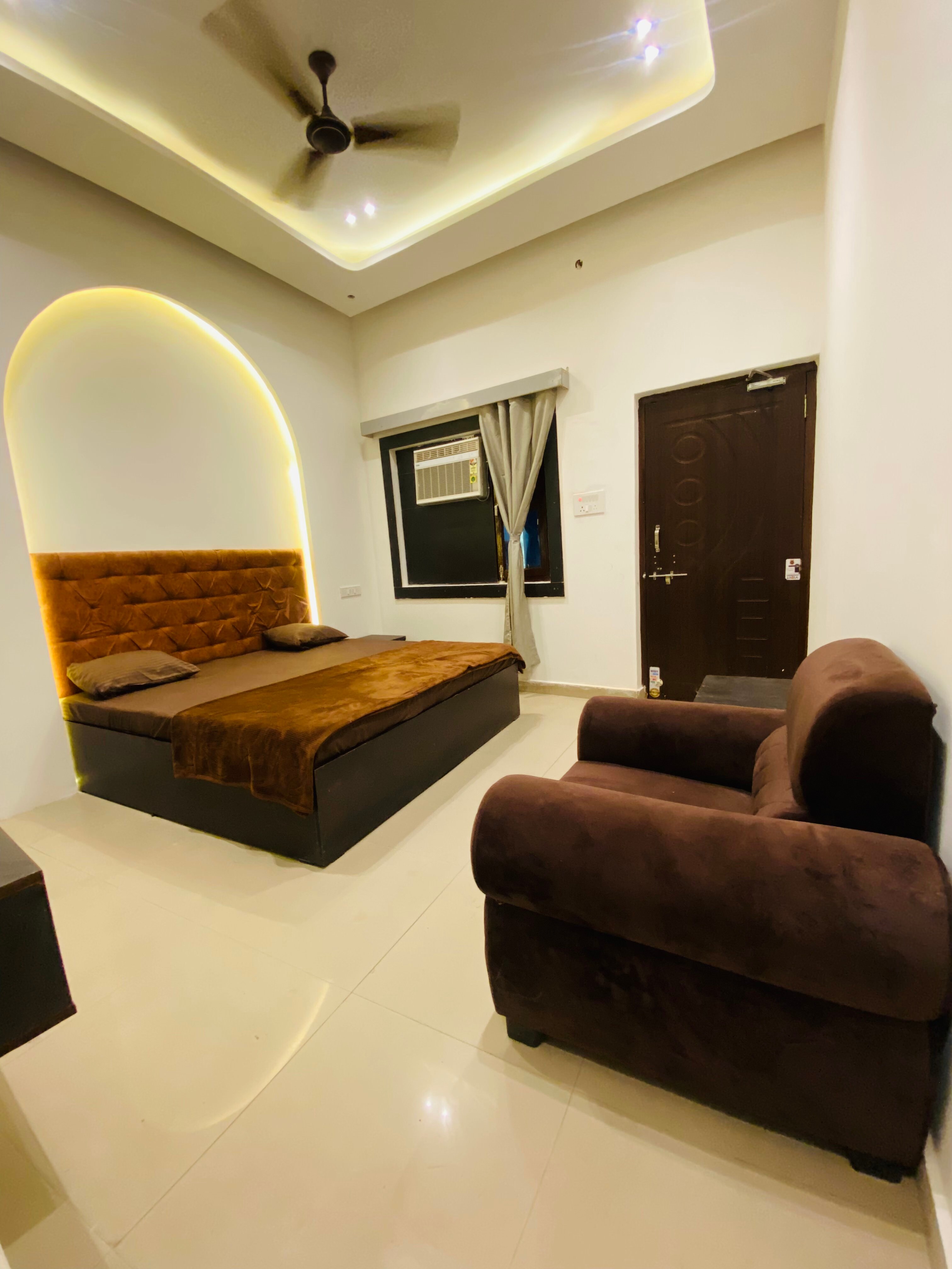 Yashwant Hotel - Tap to explore photos