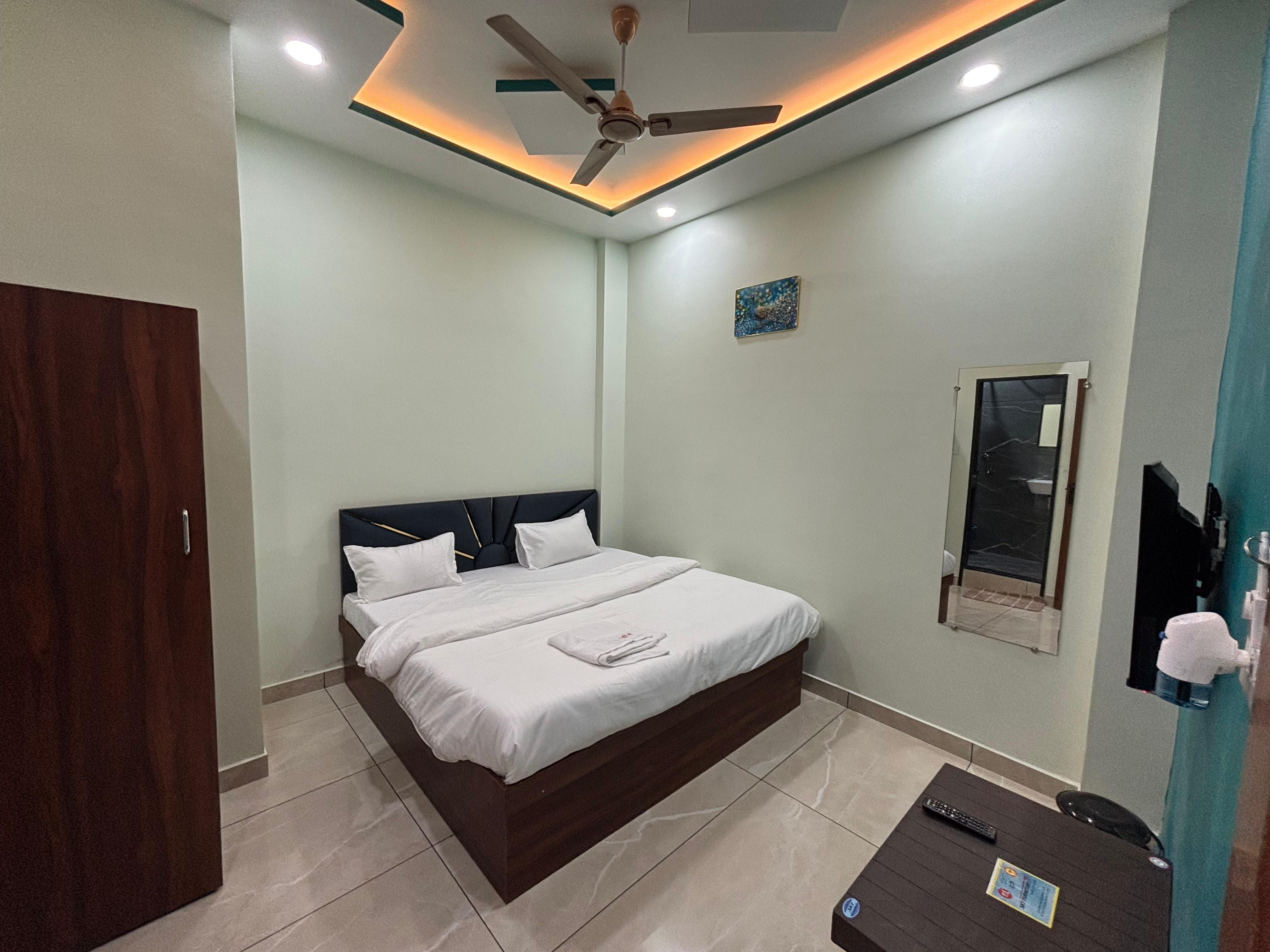 Hotel Shree Ji - Tap to explore photos