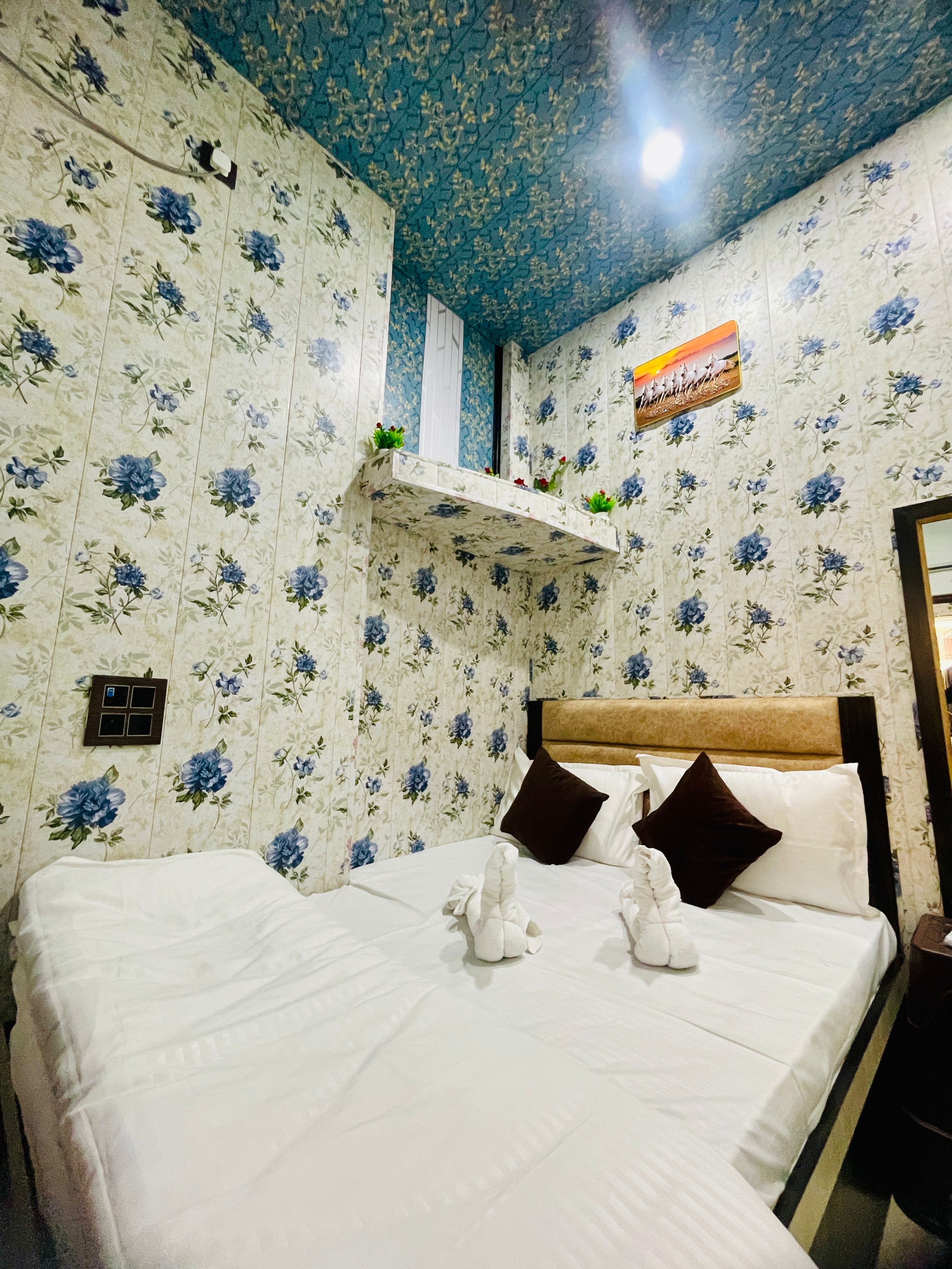 Hotel Kashi In - Tap to explore photos