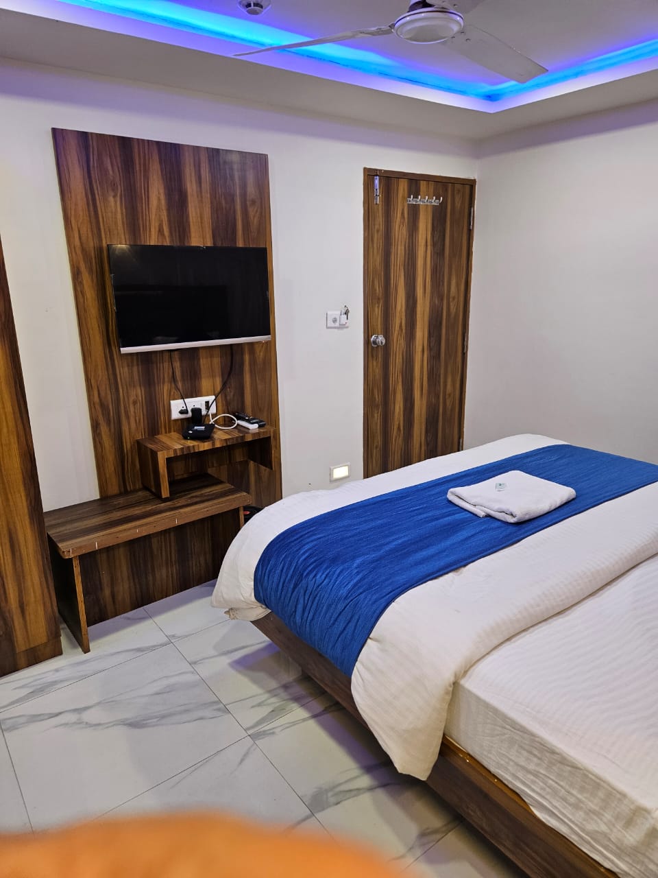 HOTEL OZONE - Tap to explore photos