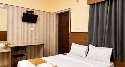 Hotel NH Room Type - Deluxe Room with King Bed